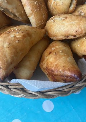 Una foto de Pastissets de Masa amb Vi Blanc. Tradición y Placer!!