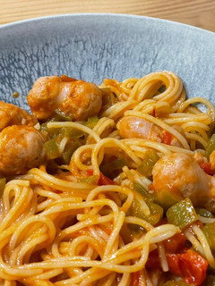Una foto de Espaguetis con longaniza de pollo