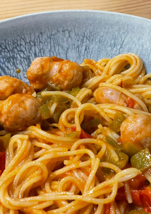 Una foto de Espaguetis con longaniza de pollo