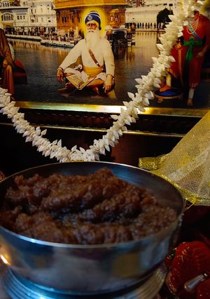 कड़ा प्रसाद (kada prasad recipe in hindi) रेसिपी मुख्य फोटो