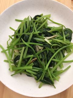 蒜炒地瓜葉 的食譜成品照片