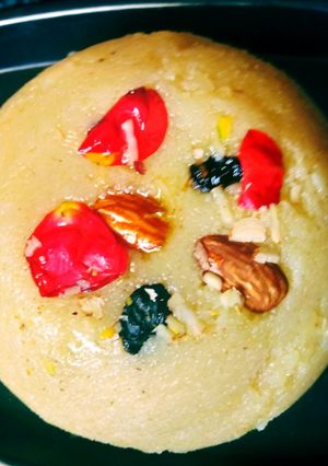 सूजी या रवा  का हलवा (Suji ya rava ka halwa recipe in hindi) रेसिपी मुख्य फोटो