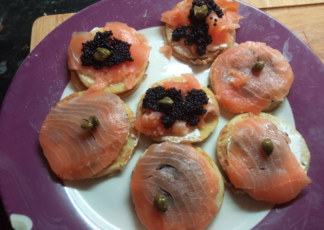 Crepes con salmón y caviar