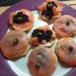 Crepes con salmón y caviar