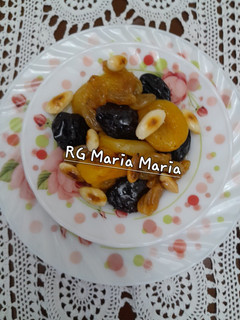 صورة لوصفة طاجين لحلو بالبرقوق (بالخوخ) ومشمش الجاف🍇🍊