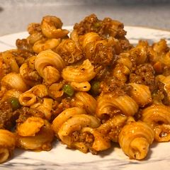 A picture of Ground beef and macaroni.
