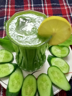 ગ્રીન વેજીટેબલ જ્યુસ (Green Vegetable Juice Recipe In Gujarati) રેસીપી મુખ્ય ફોટો