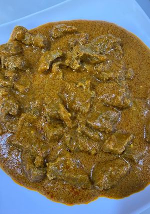 A picture of Beef rendang.
