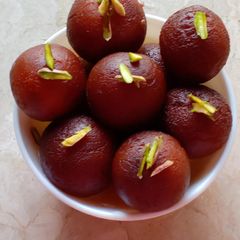 A picture of Gulab jaman.