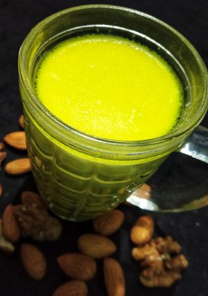 A picture of Almonds- Walnut Milk.