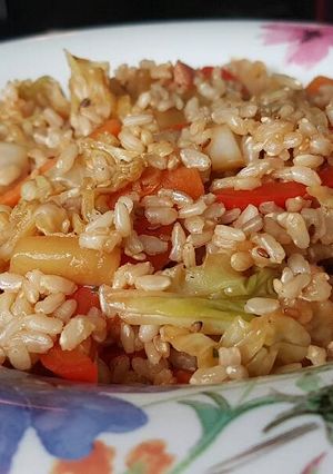 Foto principal de Wok de arroz integral con verduras