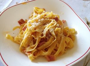 Foto principal de Nidos al huevo, a la carbonara