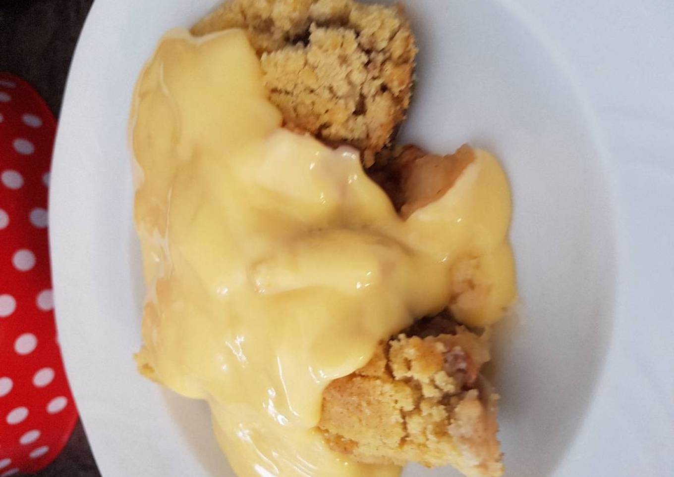 Apple and currant crumble