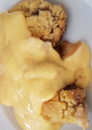 A picture of Apple and currant crumble.