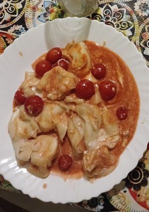 Una foto de Cappellettinis caseros con salsa italiana