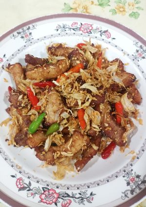 รูปของ หมูทอดกระเทียมพริกสด