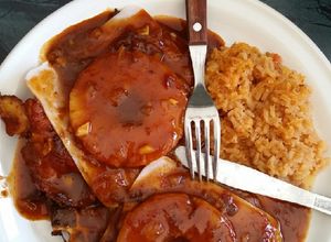 Una foto de Chuletas a la hawaiana en chipotle
