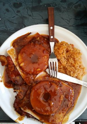 Una foto de Chuletas a la hawaiana en chipotle