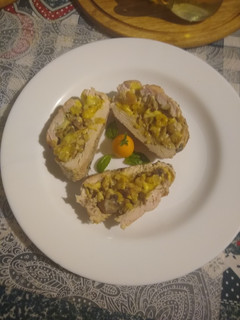 Una foto de Pollo relleno para un nuevo año con cúrcuma. 😋