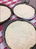 Masa de prepizza en la máquina de hacer pan