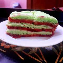 A picture of Bolu pandan lapis buah naga.