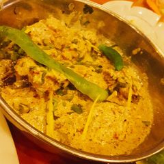 A picture of Chicken malai handi.