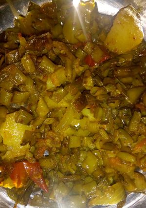 A picture of Gawar beans with potato.
