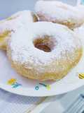 Donat super lembut, mengembang, topping gula halus