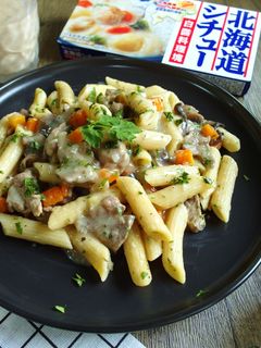 【家常菜】豬肉蘑菇白醬義大利麵 的食譜成品照片