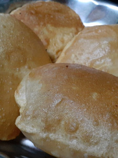 पूरी (poori recipe in Hindi) रेसिपी मुख्य फोटो