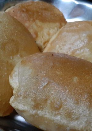 पूरी (poori recipe in Hindi) रेसिपी मुख्य फोटो