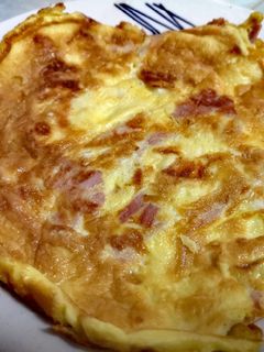 Una foto de Tortilla con jamón y queso