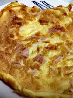 Una foto de Tortilla con jamón y queso
