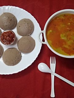 A picture of Ragi Idli.