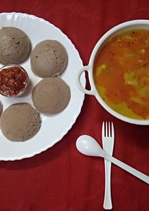 A picture of Ragi Idli.