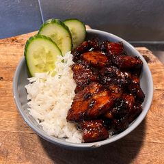 A picture of Thịt Kho Tiêu (Vietnamese Braised Black Pepper Pork).