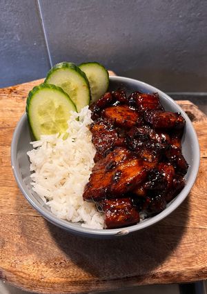 A picture of Thịt Kho Tiêu (Vietnamese Braised Black Pepper Pork).