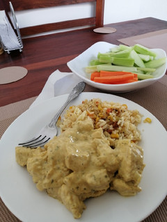 Una foto de Chunks de pollo en crema curry