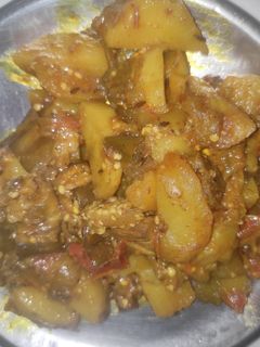 बैंगन आलू की सब्जी(baigun aloo ki sabzi recipe in hindi) रेसिपी मुख्य फोटो