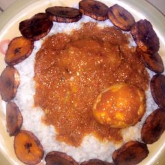A picture of White Rice and stew with fried plantain.