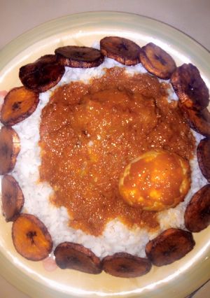 A picture of White Rice and stew with fried plantain.