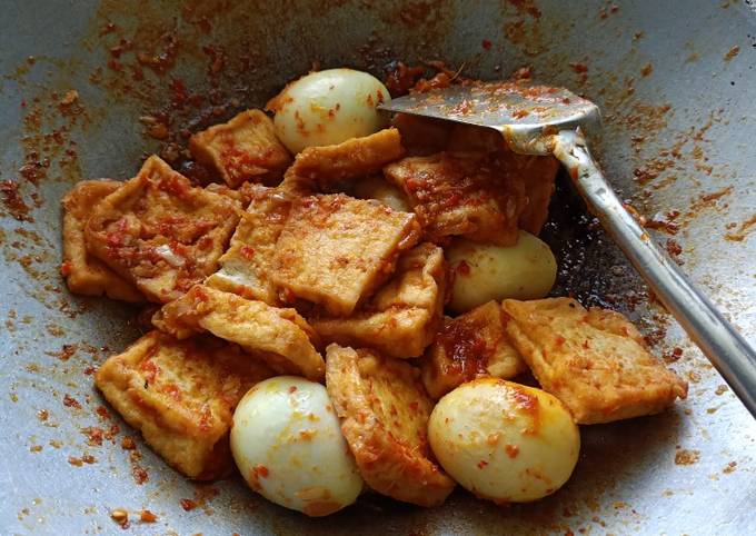 Ini dia! Bagaimana cara membuat Telur Tahu Bali Simple  sesuai selera