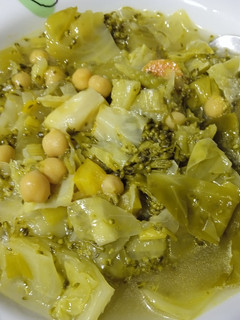 Una foto de Potaje de garbanzos y coles