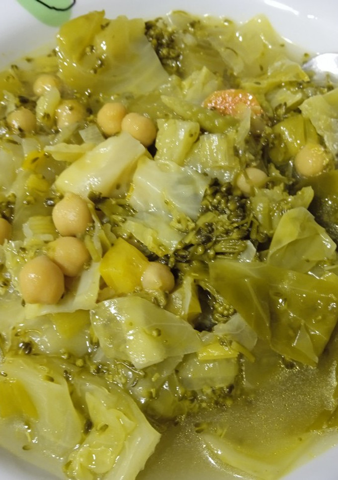 Una foto de Potaje de garbanzos y coles