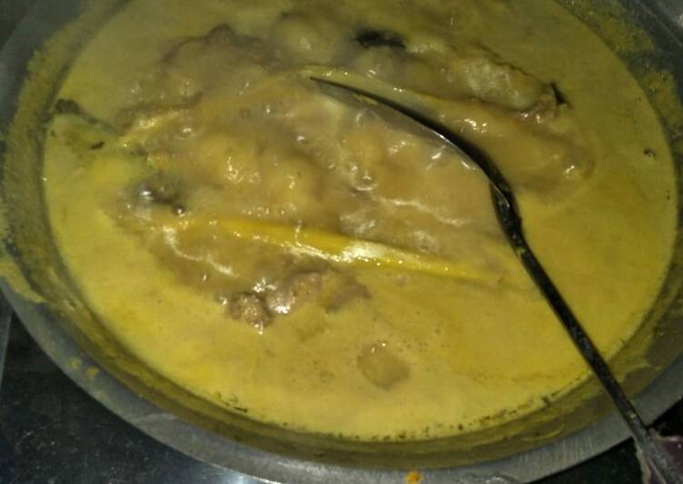 Gule ayam kuah kuning