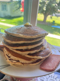 Una foto de Hot cakes con recuerdos❤️