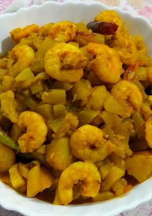 চালকুমড়ো চি‌ংড়ি ঘন্ট রেসিপির প্রধান ছবি
