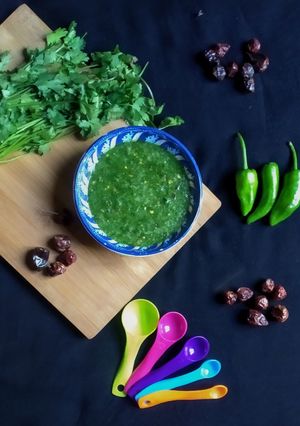 A picture of Green chutney.