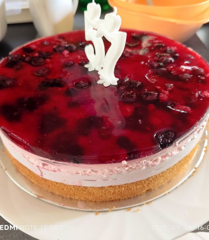 Erdei gyümölcsös joghurttorta recept fotója