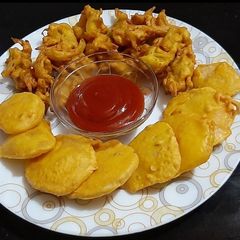 Potato and onion fritters A picture of Potato and onion fritters.